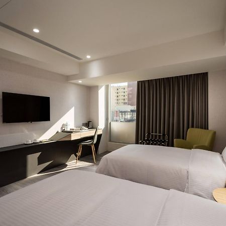 D D Hotel Tainan Exterior photo