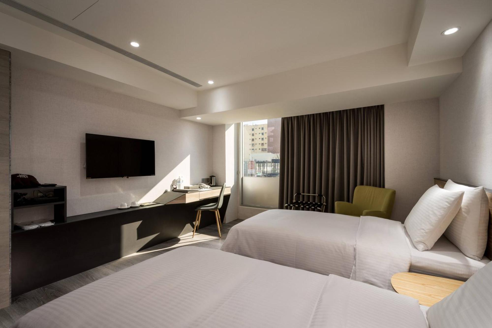 D D Hotel Tainan Exterior photo